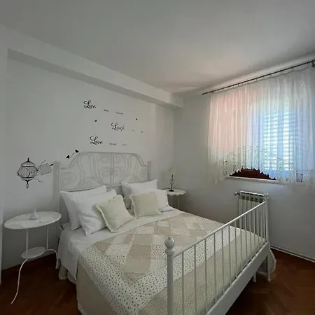Apartment With Swimming Pool Jelsa (Hvar) Exterior photo