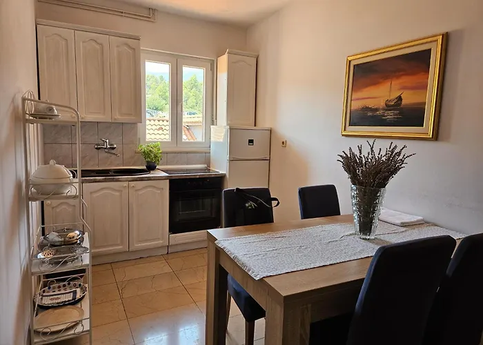 Apartment With Swimming Pool